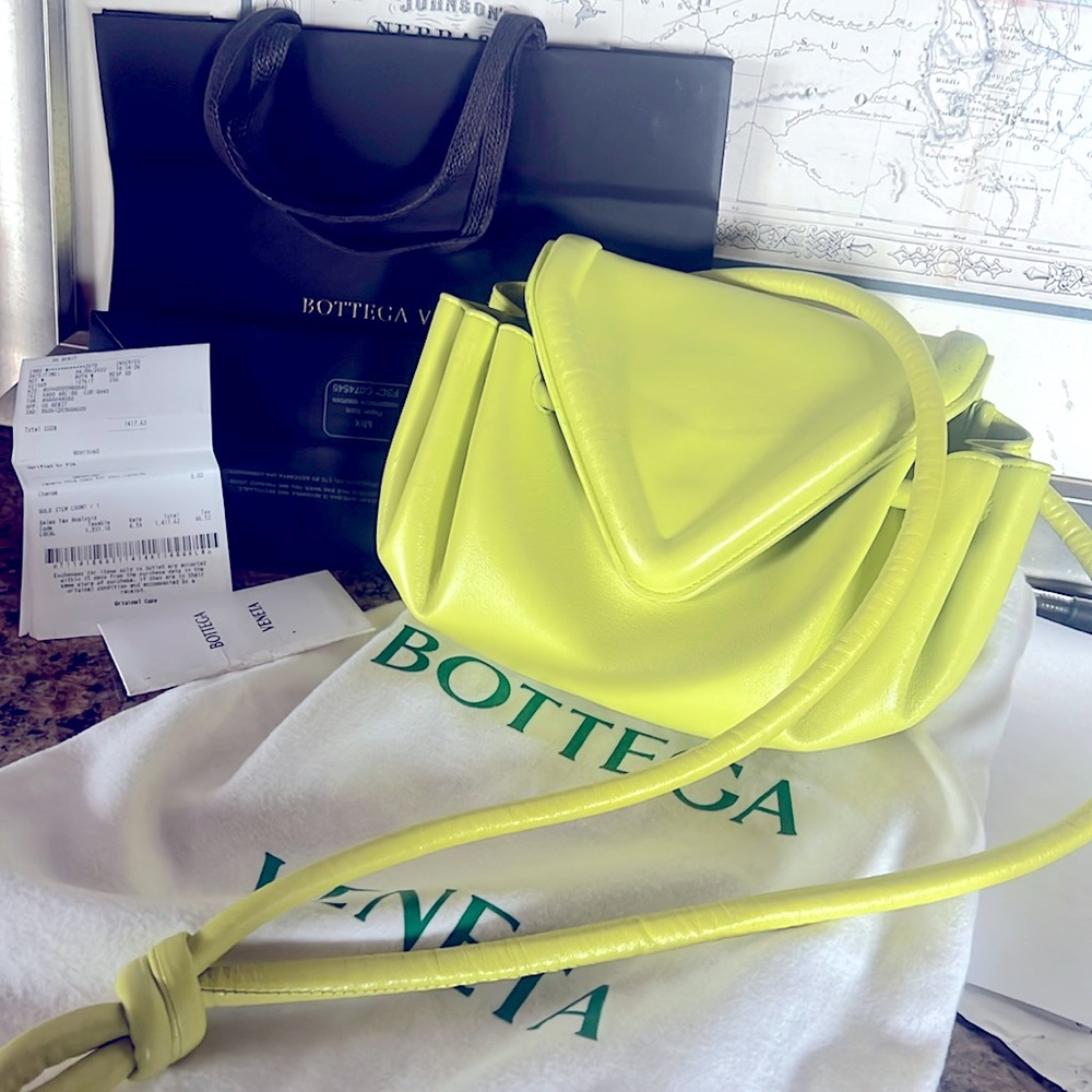 Authentic Bottega Vebnetta mini purse